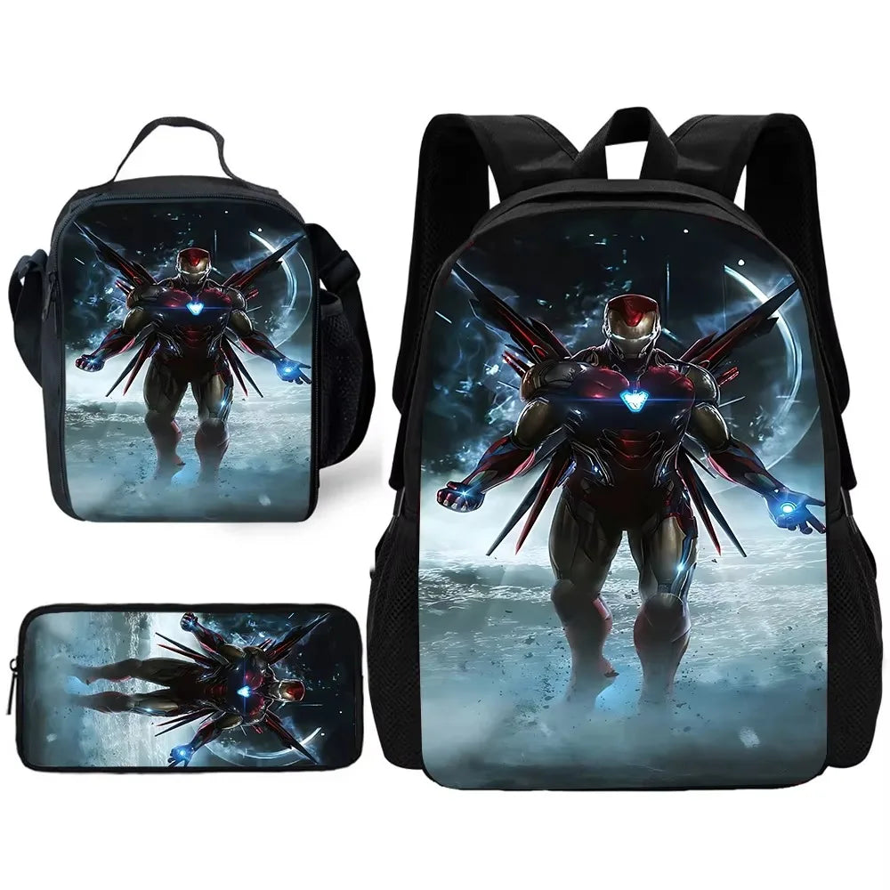 Schulranzen-Set Avengers Iron Man - Ausgebreitete Flügel Verschneiter Hintergrund