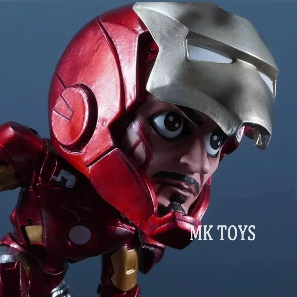 Figurine Iron Man Agenouillé Style Chibi - MK Toys 13cm