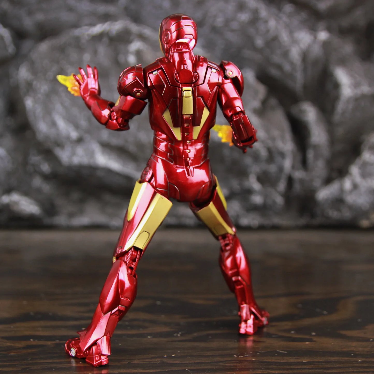 Figura LED de los Vengadores Iron Man Mark IV - Pose Estática Manos Intercambiables