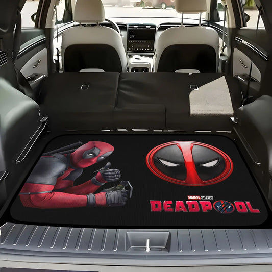 Tapis de Coffre Voiture Deadpool - Assis Pouce Levé Logo Marvel