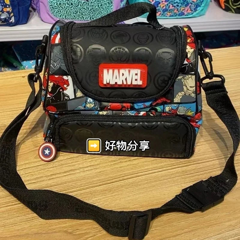 Mochila Marvel Multi-Héroes - Insignias Vengadores Extraíbles