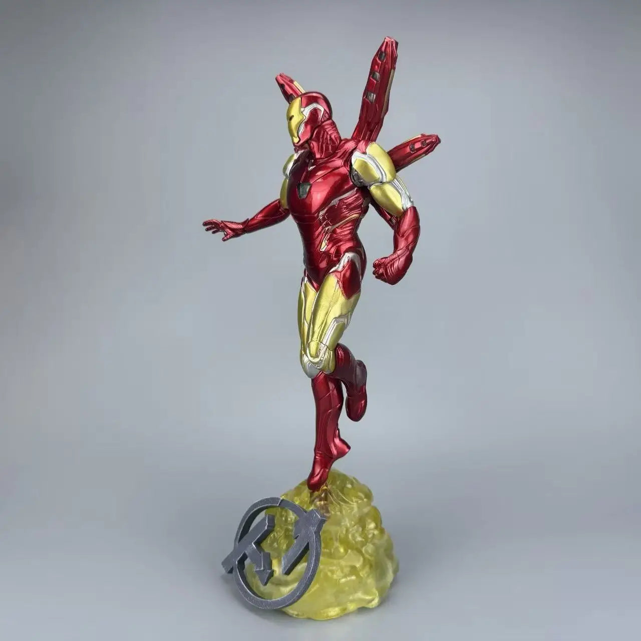 Iron Man Doppel-Kopf-LED-Statue – Avengers Nachtliche Skyline