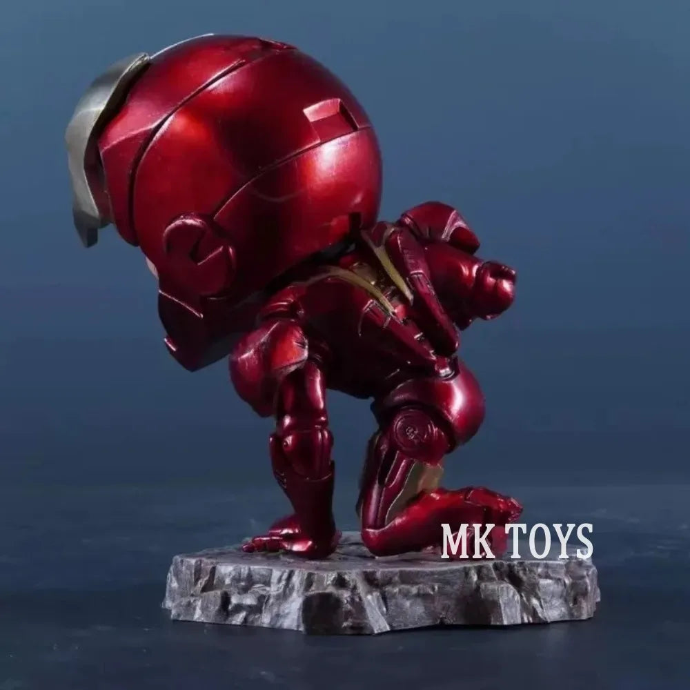 Figurine Iron Man Agenouillé Style Chibi - MK Toys 13cm