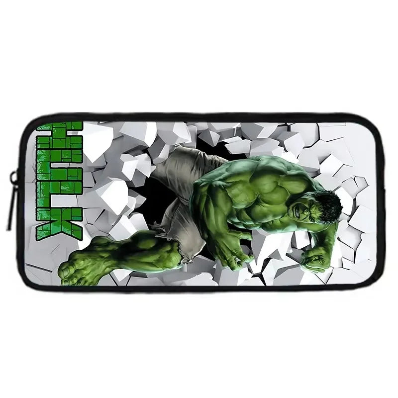 Neceser Hulk - Cuerpo Entero Pared Blanca Texto Vertical